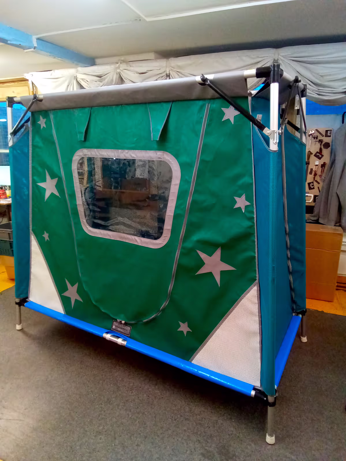 TravelPod with star design